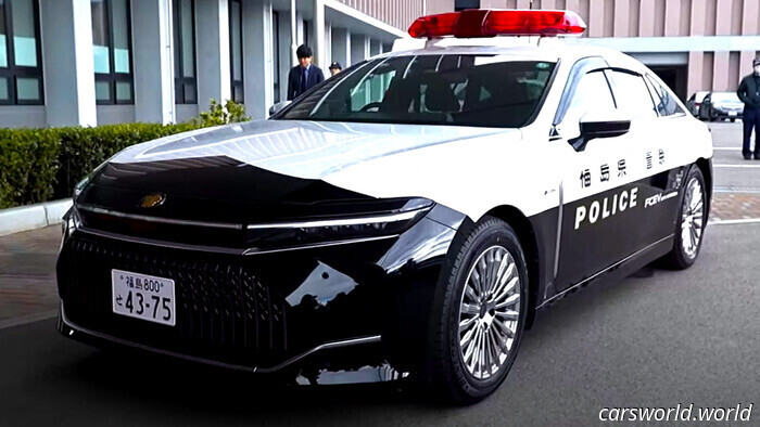 Toyota Crown Hydrogen Sedan Takes on Surprise New Roles on the Streets of Japan | Carscoops